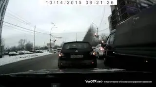 21.10.2015 Екатеринбург. Первый гололед провоцирует мелкие аварии на перекрестках