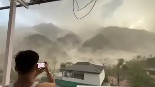 Rishikesh Mein Toofan se udi Resort ki chhat 😱