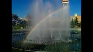 Радуга на фонтане в центре города Подольска