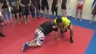 Выход на удушающий прием в бою MMA   Мастер класс Михаила Малютина