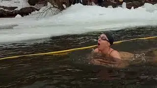 100м в проруби Вероника и Татьяна. Моржи Столицы
