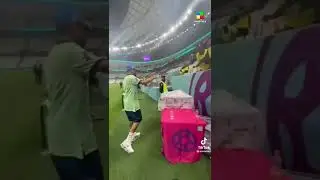 🇧🇷 Un #hincha de Brasil se hizo pasar por #neymarjr  y todos se la creyeron.