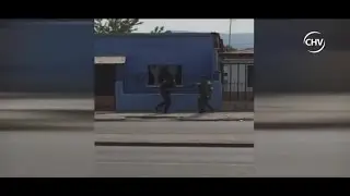 Carabinero desenfundó su arma ante hombre que se negó a control - CHV Noticias