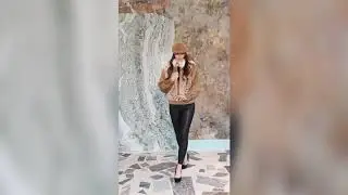7.  Бомбер из рыси с кашемировыми рукавами.