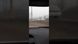 Любители объехать пробку по обочине встретили неожиданную преграду