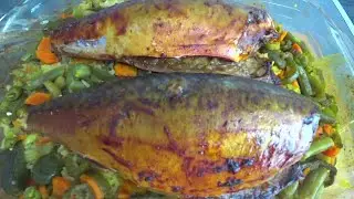 Скумбрия в рукаве с овощами и рисом .