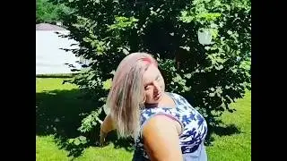 So posiert man richtig, wenn es um Haare geht