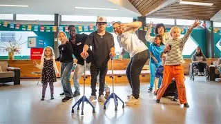 Kinderen met en zonder handicap dansen samen