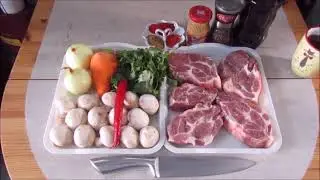 Свинина по-бургундски с овощами в красном вине.