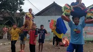 Burok kuningan kostum - Pengen di sayang