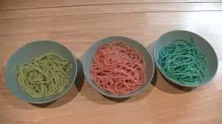Mira como hacer pasta de colores en solo 3 minutos y super fácil*pasta  Arcoíris* Rainbow pasta 🌈🍜