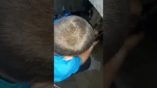 Ученик меняет рулевые наконечники