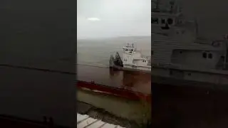 Причал инвалидского центра Ортос разбила баржа в Бердске