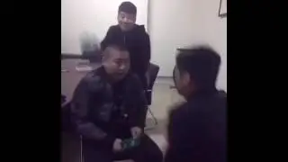 Издеваются над другом