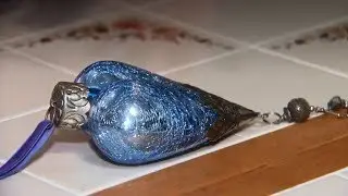 Frau kauft für 2,99 Dollar ein Ornament im Secondhand Shop - Die Tochter will es nicht berühren!