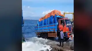 Hard to safe load truck from see very dangerous #crash