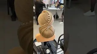 Прическа Низкий гладкий пучок