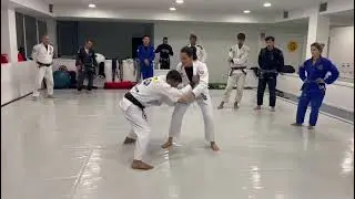 Derrubou? Não entre na guarda do oponente!