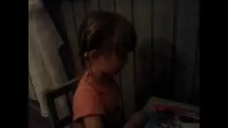 Маша читает стихи Агнии Барто.