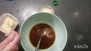 Куриные крылья в соевом соусе с чесноком и мёдом.