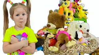 Ева и история про сбежавшие игрушки | Видео для детей