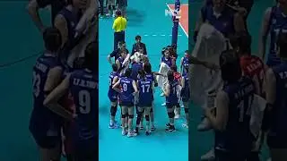 VĐV bóng chuyền nữ Việt Nam quan tâm nhau cực tình cảm 