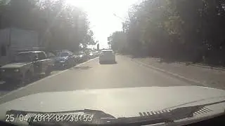 Девушка танцует в пробке!!!! The girl is dancing in a traffic jam !!!!