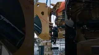 Сборка самого большого погрузчика Caterpillar 994k