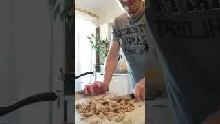 Шаурма в лаваше, руки в апнаше,  зачётенько вышло.  2022 Дальневосточная.