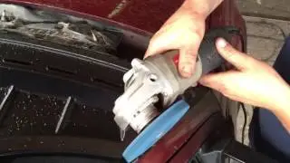Удаление ржавчины перед вклейкой лобового стекла диском 3М™ Scotch-Brite™ Clean&Strip CG-DB