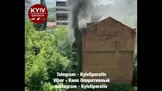 На В’ячеслава Чорновола, 25, серйозно палає покинута будівля