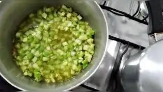 como fazer chuchu refogado simples