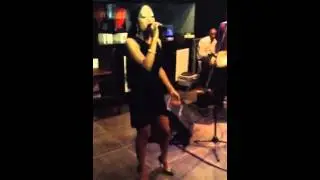 Teniadé sings Lionheart live