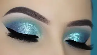 Blue Glitter Cut Crease Tutorial