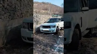Range Rover не заехал и уехал в забор