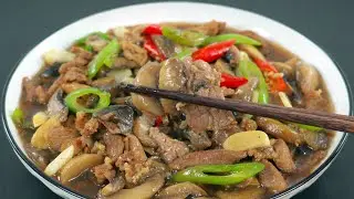 口蘑炒肉，到底是焯水还是直接炒？炒口蘑的时候，出水了怎么办？怎么炒没有土腥味。大厨教你一招白蘑菇炒肉片，蘑菇鲜嫩爽滑，肉片鲜嫩好吃入味#下饭菜 #家常菜 #美食 #炒蘑菇#蘑菇炒肉#白蘑菇炒肉片#肉片