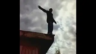 Суицид, упал с крыши (за секунды до смерти)