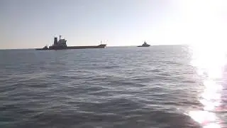 Буксировка теплохода в Черном море.