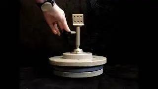 Скульптурная поворотная подставка