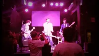 Dog's Face - My Own Way live at Teatro Odisséia