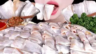 ASMR LARGE-EYED HERRING RAW FISH EATING SOUND MUKBANG
