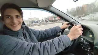 Дашка за рулём и Сашка за рулём.