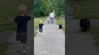 Twins meet grandma 