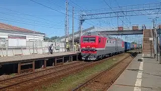 Электровоз 2ЭС6-1375 «Синара» с контейнером поездом.