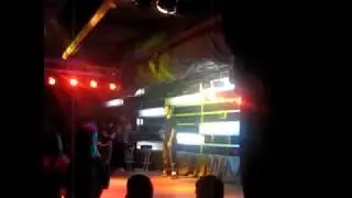 Jeembo остался доволен (keep it real). Послал девушку прямо со сцены