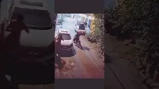 Eke Chor Aisa भी चोरी करने का तरीका थोड़ा कैजुअल है। 😮😮😱😱 #shorts #trending #viral #carchor