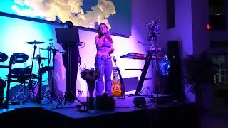 SUNNI BEZY - ONE HELLO (COVER RANDY CRAWFORD)- Impromptu Performance