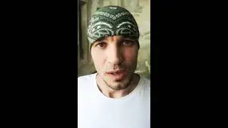 Мальчик с гайкой вместо пупка
