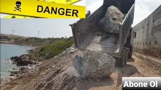 Tehlike!!! , Kamyon .Tır . 30 mt yükseklikten Kaya Dökümü. (Dangerous Jobs Truk)