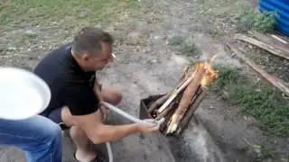 Как правильно раздувать костёр